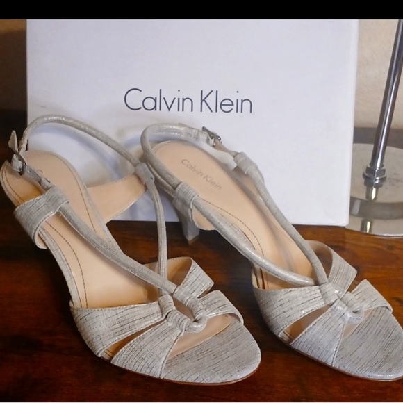 Calvin Klein Shoes - EUC CALVIN KLEIN PHENIX E3325 10 M WOMENS KITTEN HEELS CHAMPAGN. NO BOX
